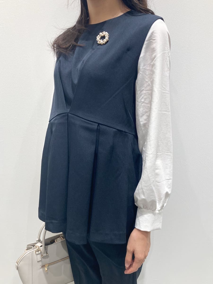 yagiさんの「grove｜【マシンウォッシュ/防シワ】袖ドッキングペプラムブラウス【着回しカセット】」を使ったコーディネート