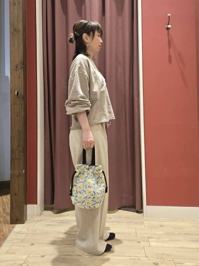 hanaさんの「SHOO･LA･RUE｜【洗濯機可/S-LL】コーデの主役になる ロゴアソート 裏毛スウェット」を使ったコーディネート