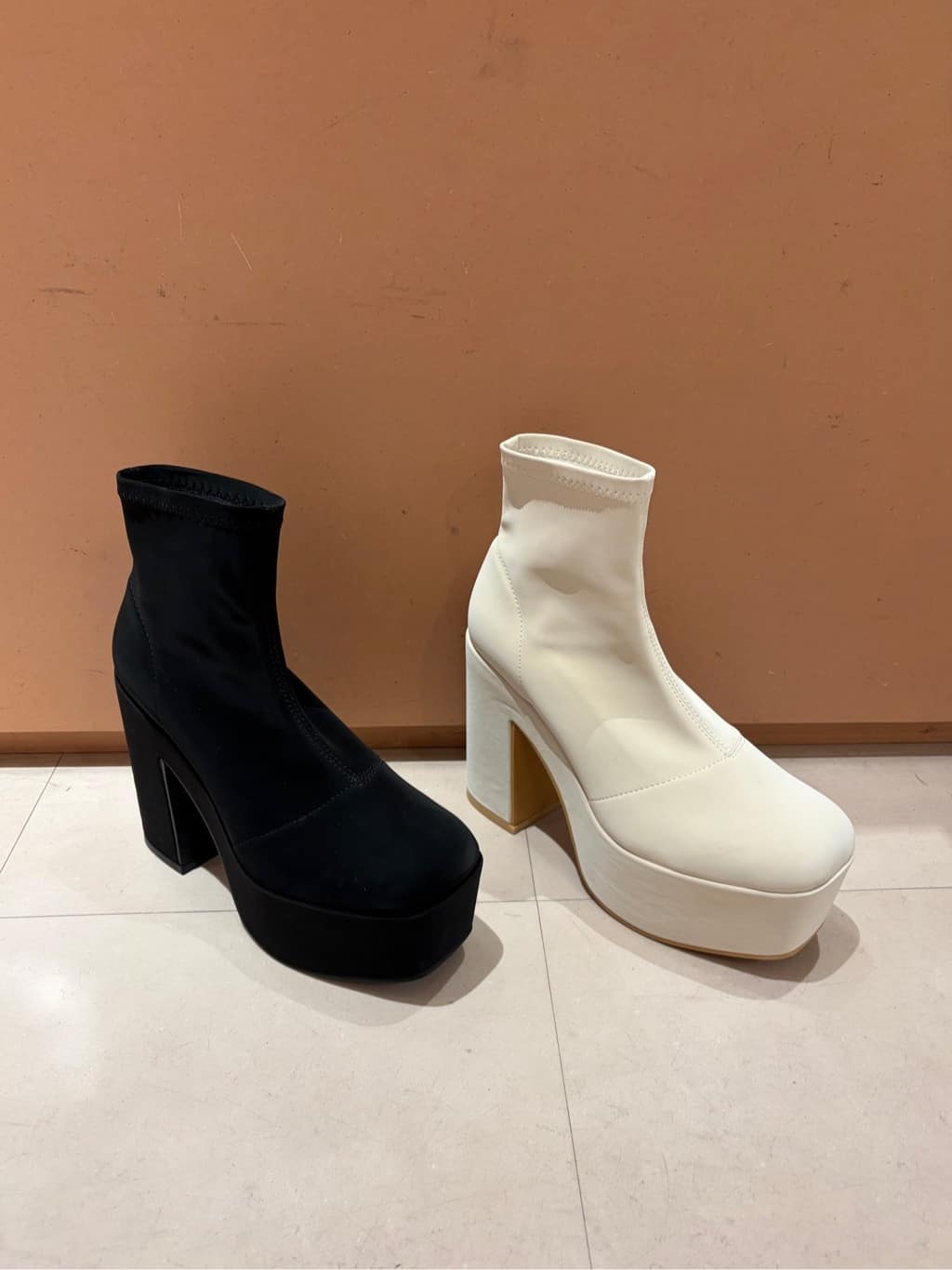 SACHAさんの「ESPERANZA｜【ラク盛り/約12cm】ラク盛り厚底ショートブーツ」を使ったコーディネート