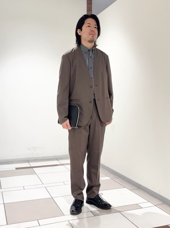 及川さんの「TAKEO KIKUCHI｜【ON／OFF兼用】CARREMANファブリック ノーカラージャケット」を使ったコーディネート