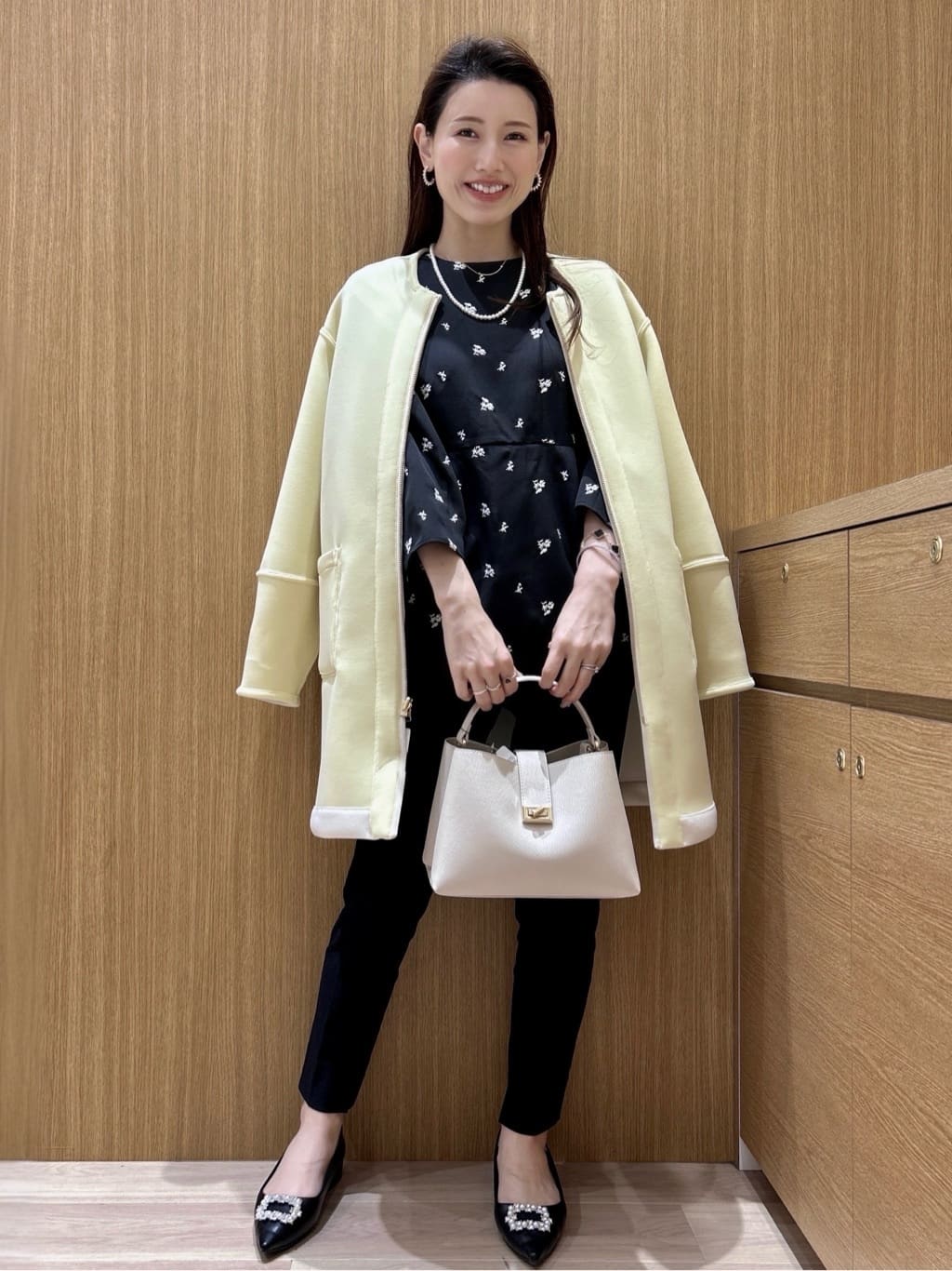 maiさんの「OPAQUE.CLIP｜フラワー刺繍ペプラムブラウス【洗濯機OK】」を使ったコーディネート