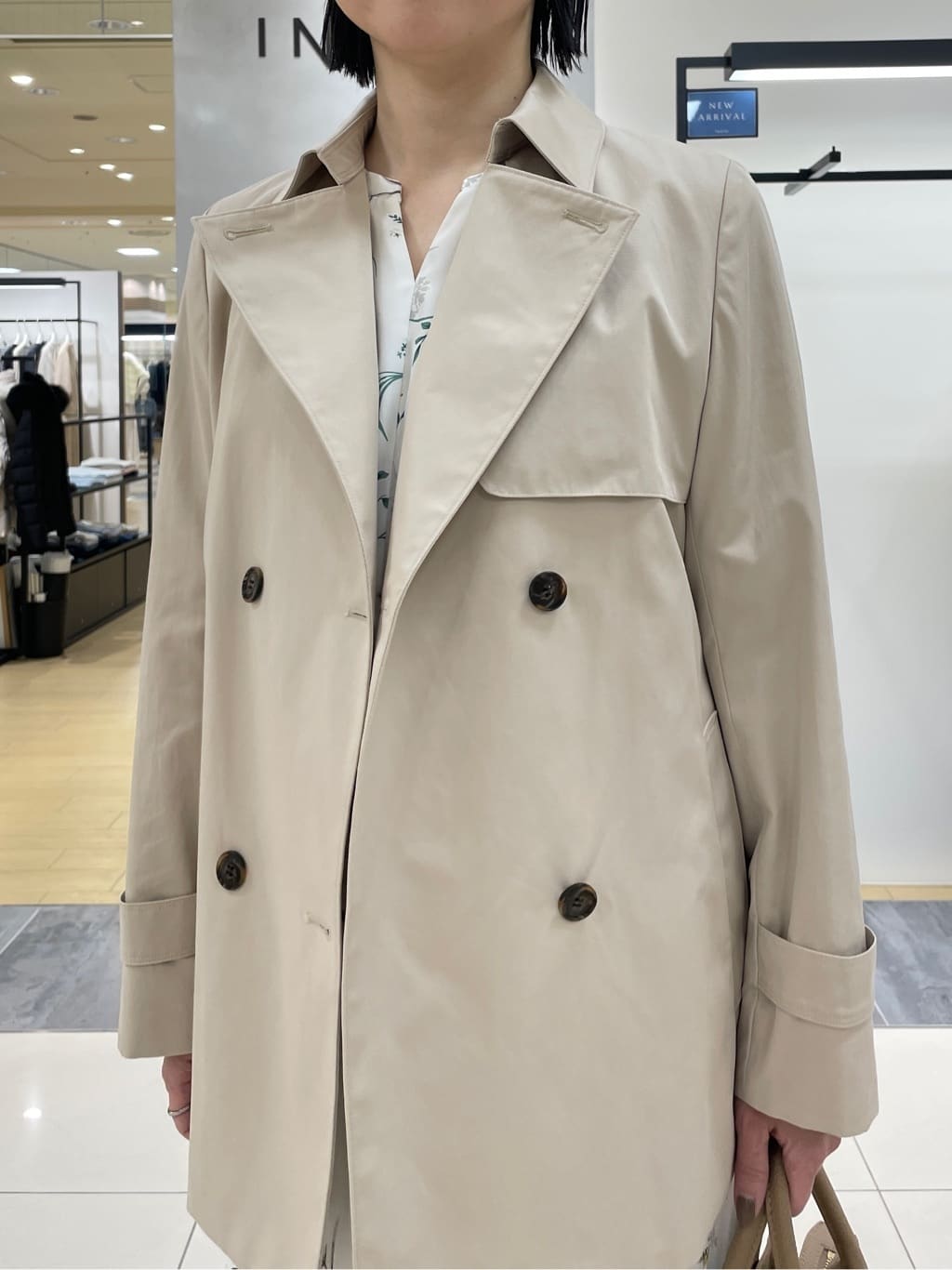 shihoさんの「INDIVI｜【花粉付着防止／撥水／UVケア】名品トレンチコート」を使ったコーディネート