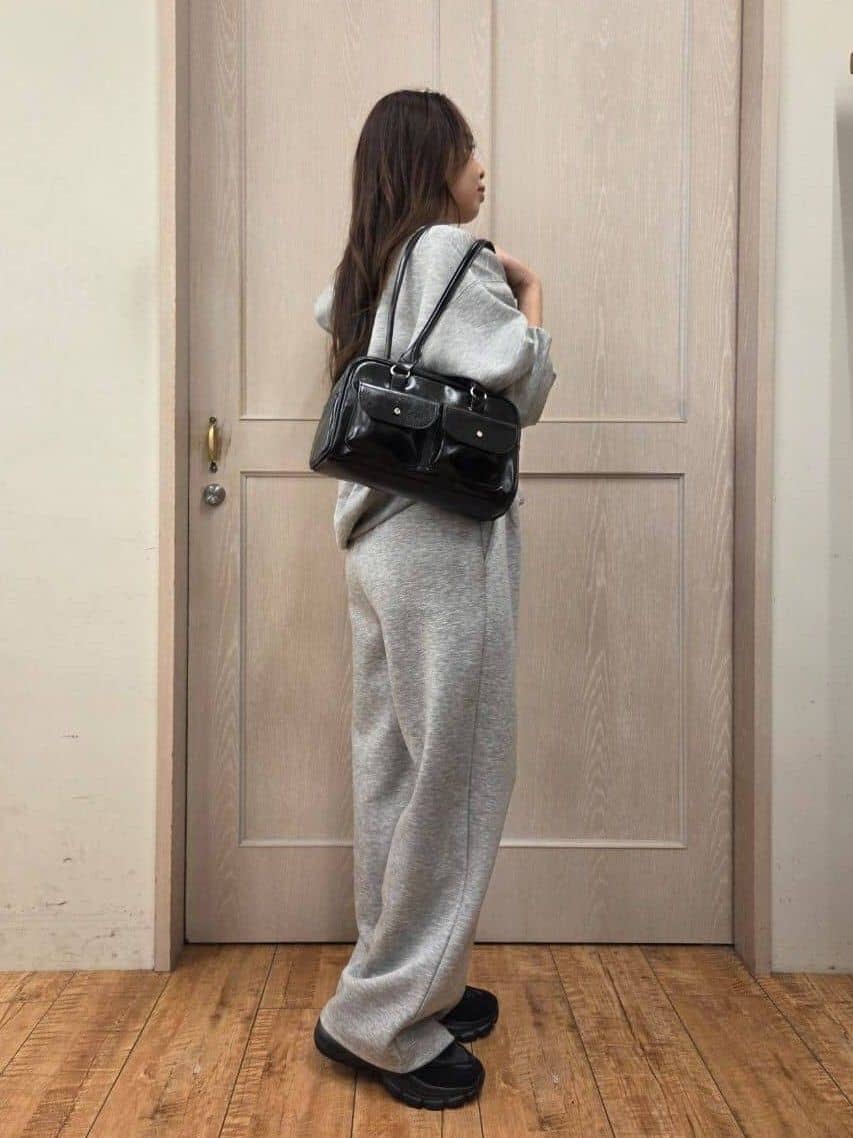 masamiさんの「SHOO･LA･RUE｜【セットアップ可/S-LL/なめらかタッチ】選べる3柄 ロゴ入りプルパーカ」を使ったコーディネート