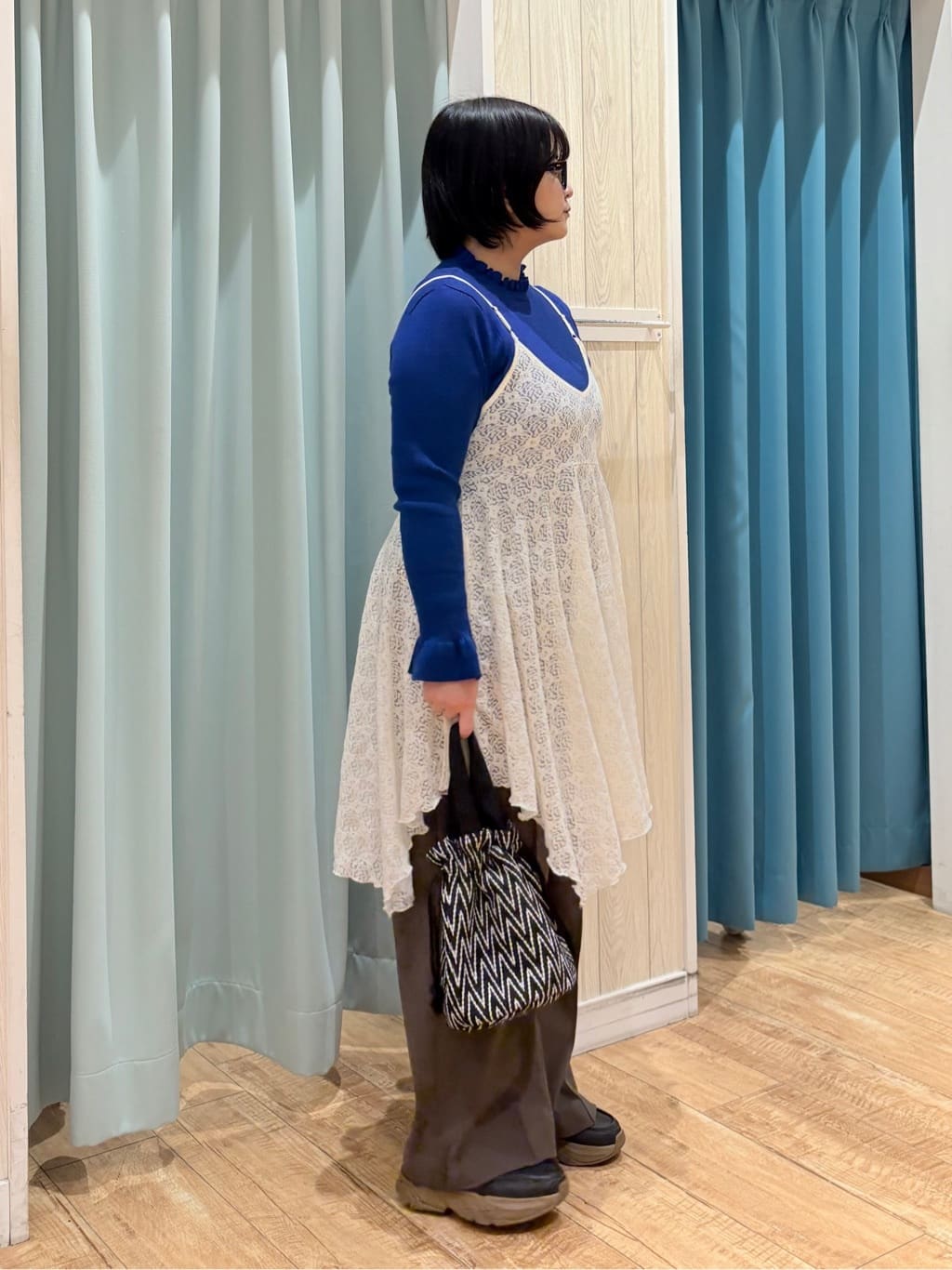 砂糖さんの「SHOO･LA･RUE｜【前後2WAYネック】レイヤードスタイルにおすすめ レースキャミチュニック」を使ったコーディネート