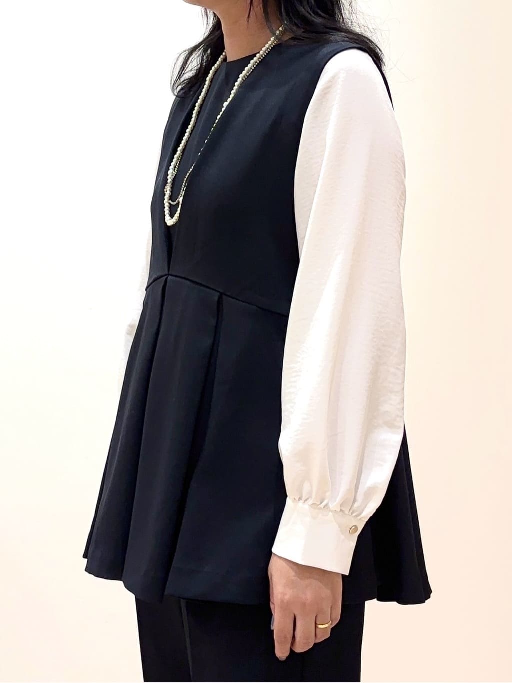 miraiさんの「grove｜【マシンウォッシュ/防シワ】袖ドッキングペプラムブラウス【着回しカセット】」を使ったコーディネート