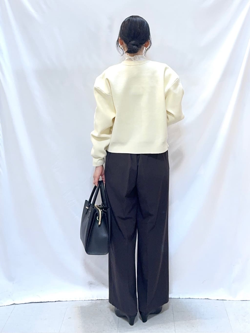𝐇𝐢𝐫𝐨𝐦𝐢さんの「SHOO･LA･RUE｜【洗濯機可/S-LL】1枚でも羽織りでも 華やか上品カーデ」を使ったコーディネート