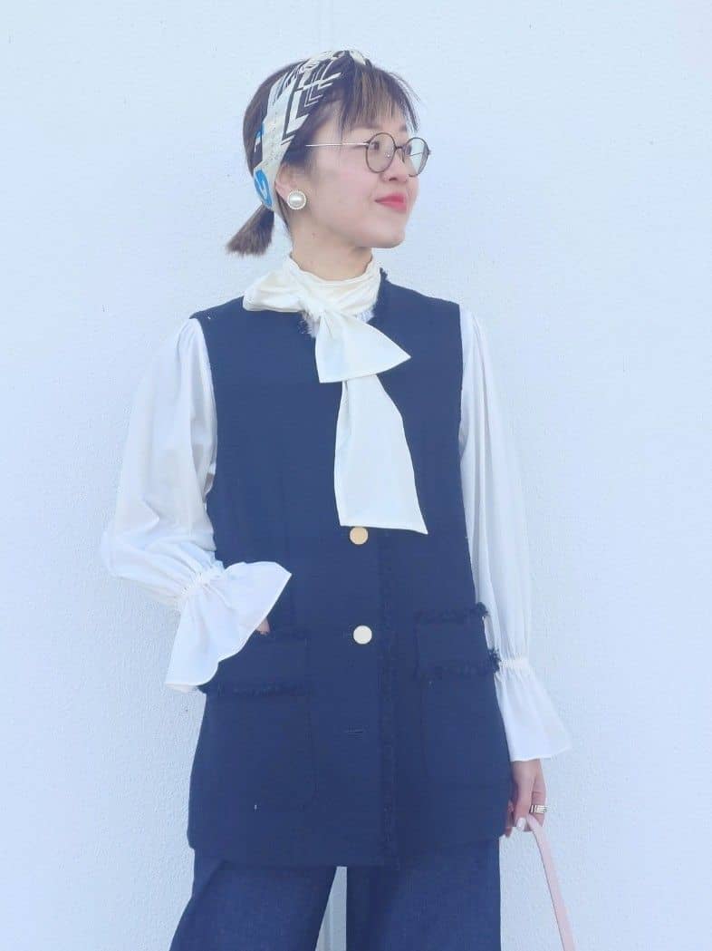 MUTSUKOさんの「UNTITLED｜【オンオフ使える】スラブツイード ジレ」を使ったコーディネート