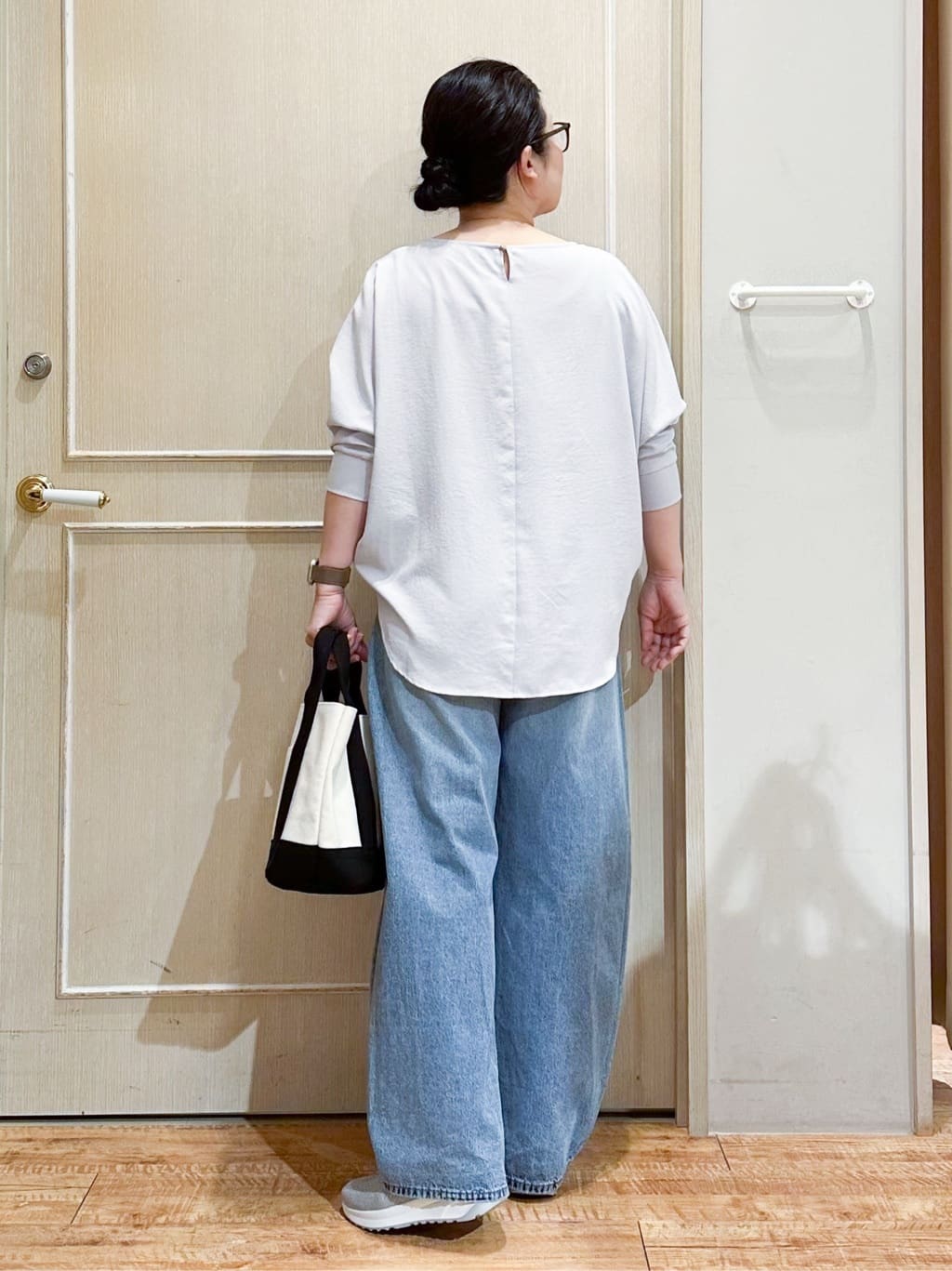umeさんの「SHOO･LA･RUE｜【着丈選べる/体型カバー/洗濯機可】さらさらとろん ドルマンブラウス」を使ったコーディネート