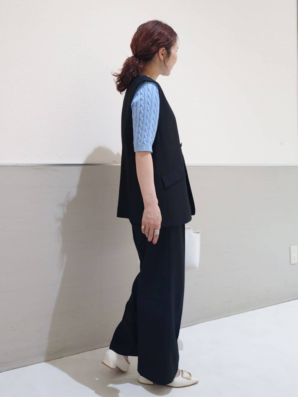 maruさんの「THE SHOP TK｜【通勤にもカジュアルにも】CAVIAN ジレ/セットアップ可」を使ったコーディネート