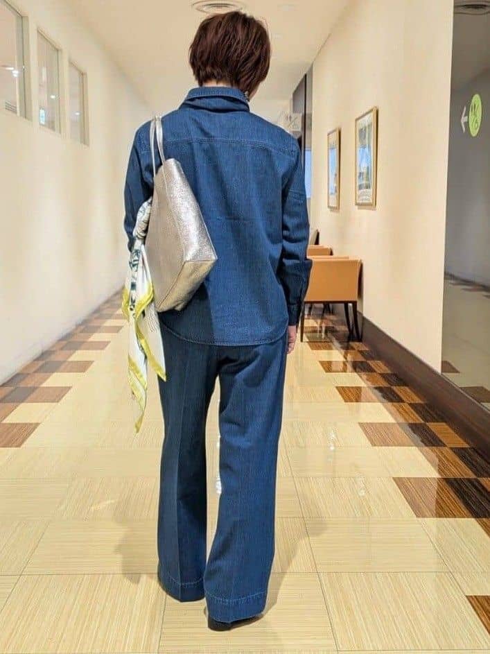 Hiromiさんの「INDIVI｜◆【セットアップ可/ワイド】ライトウェイトデニムパンツ」を使ったコーディネート