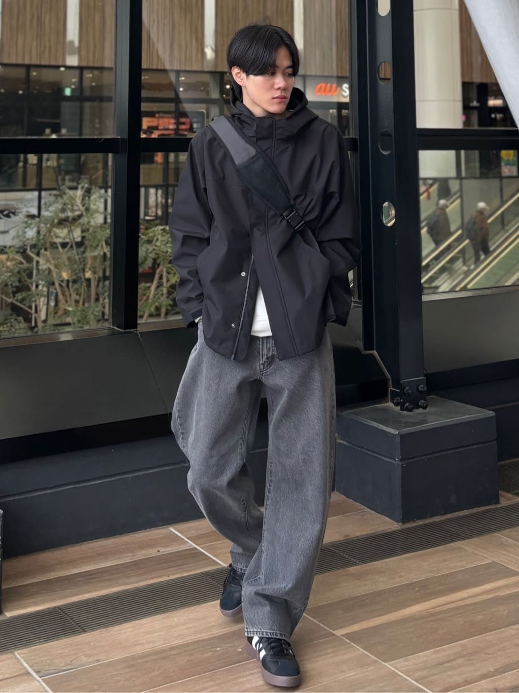 うらしーさんの「THE SHOP TK｜【季節の変わり目に最適】ナイロンマウンテンパーカ  防風/洗濯機OK」を使ったコーディネート