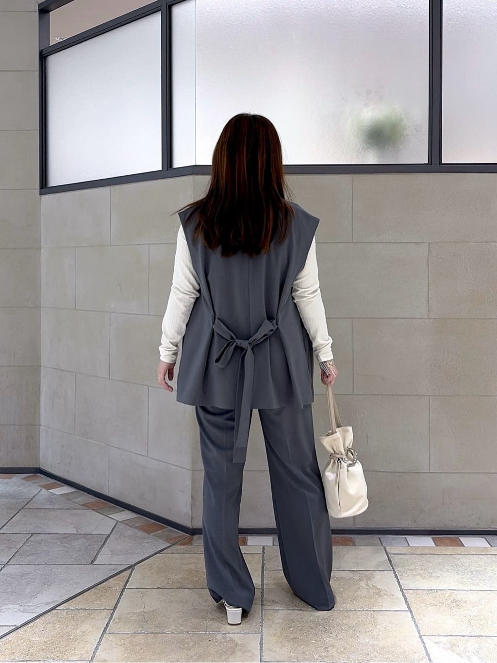 よねさんの「INDIVI｜Comfy SET UP｜ベルテッドジレ【セットアップ対応／通勤／カセット服／接触冷感／UVカット】」を使ったコーディネート