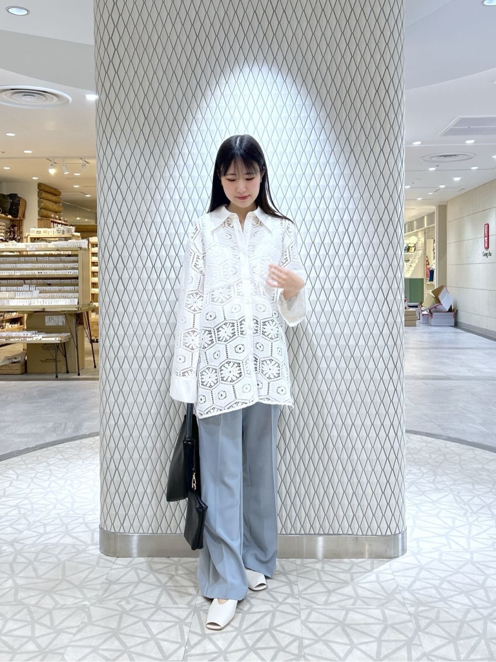 Renoさんの「INDIVI｜幾何柄レースビッグシャツ」を使ったコーディネート