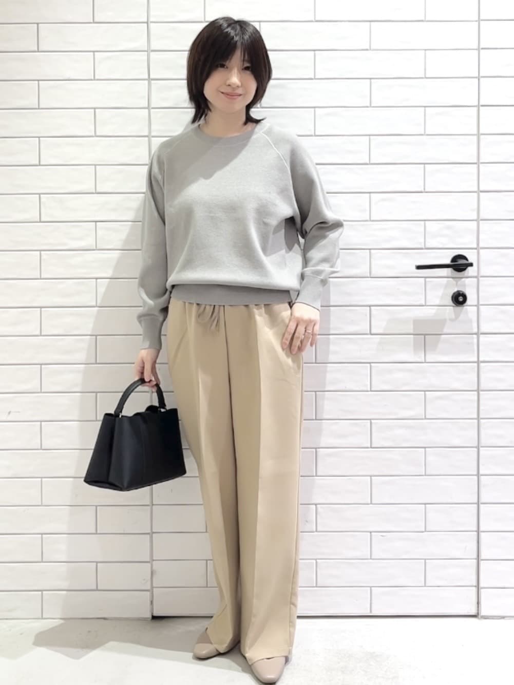 しおりさんの「OPAQUE.CLIP｜スウェットライクニット【洗濯機OK】」を使ったコーディネート