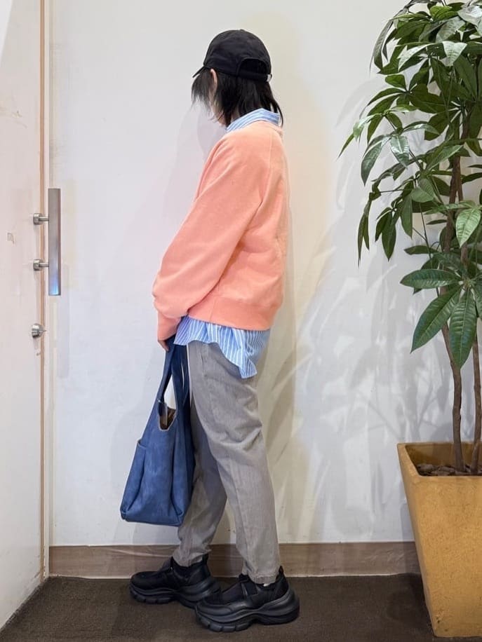 misakiさんの「SHOO･LA･RUE｜【ライトオンスデニム/S-LL/洗濯機可】夏にはきたい らくらくイージーデニムテーパードパンツ」を使ったコーディネート
