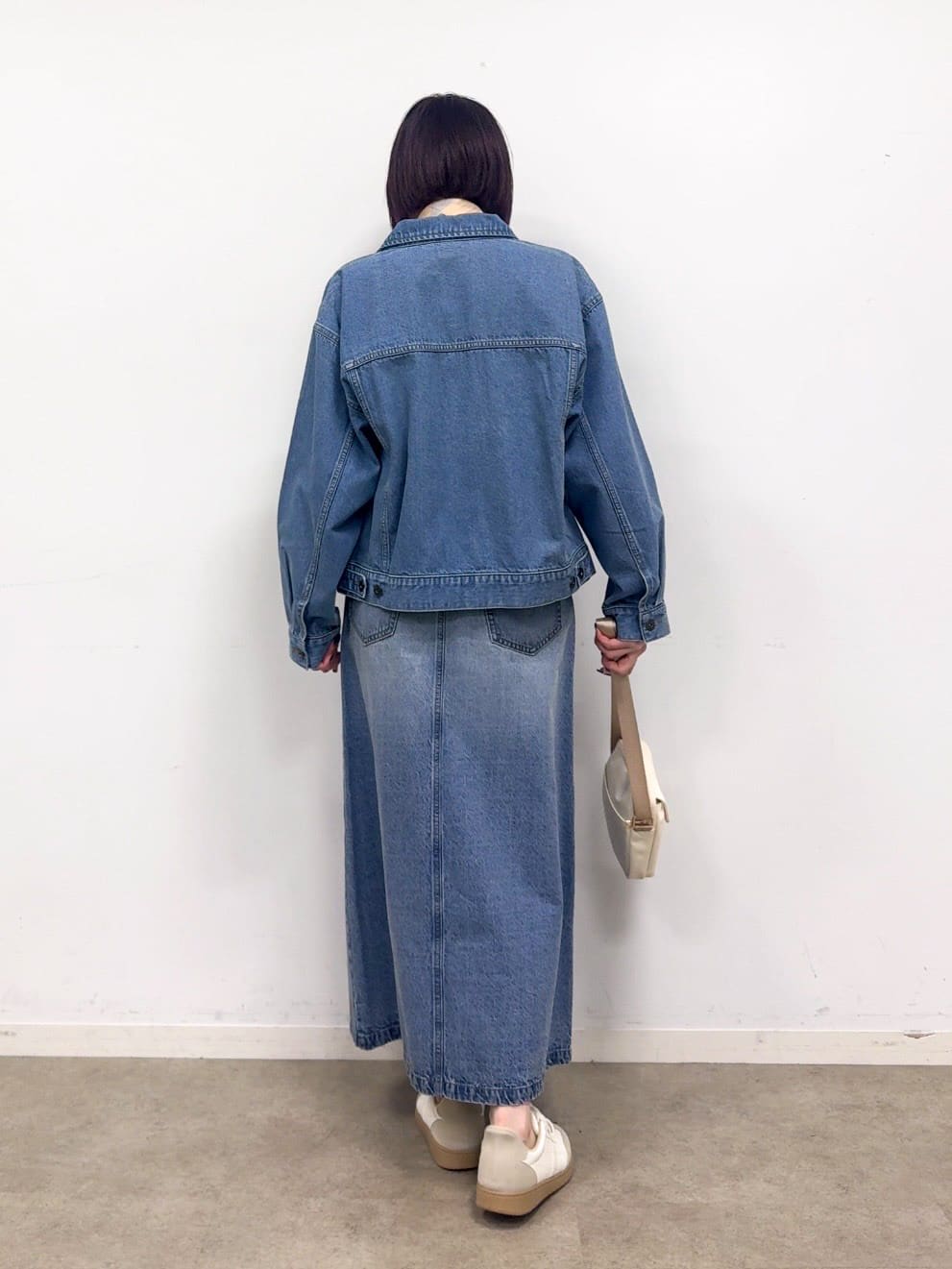 𝐜𝐡𝐢𝐤𝐚さんの「SHOO･LA･RUE｜【SHOO・LA・RUE DENIM】羽織るだけでこなれる　オーバーサイズデニムジャケット」を使ったコーディネート