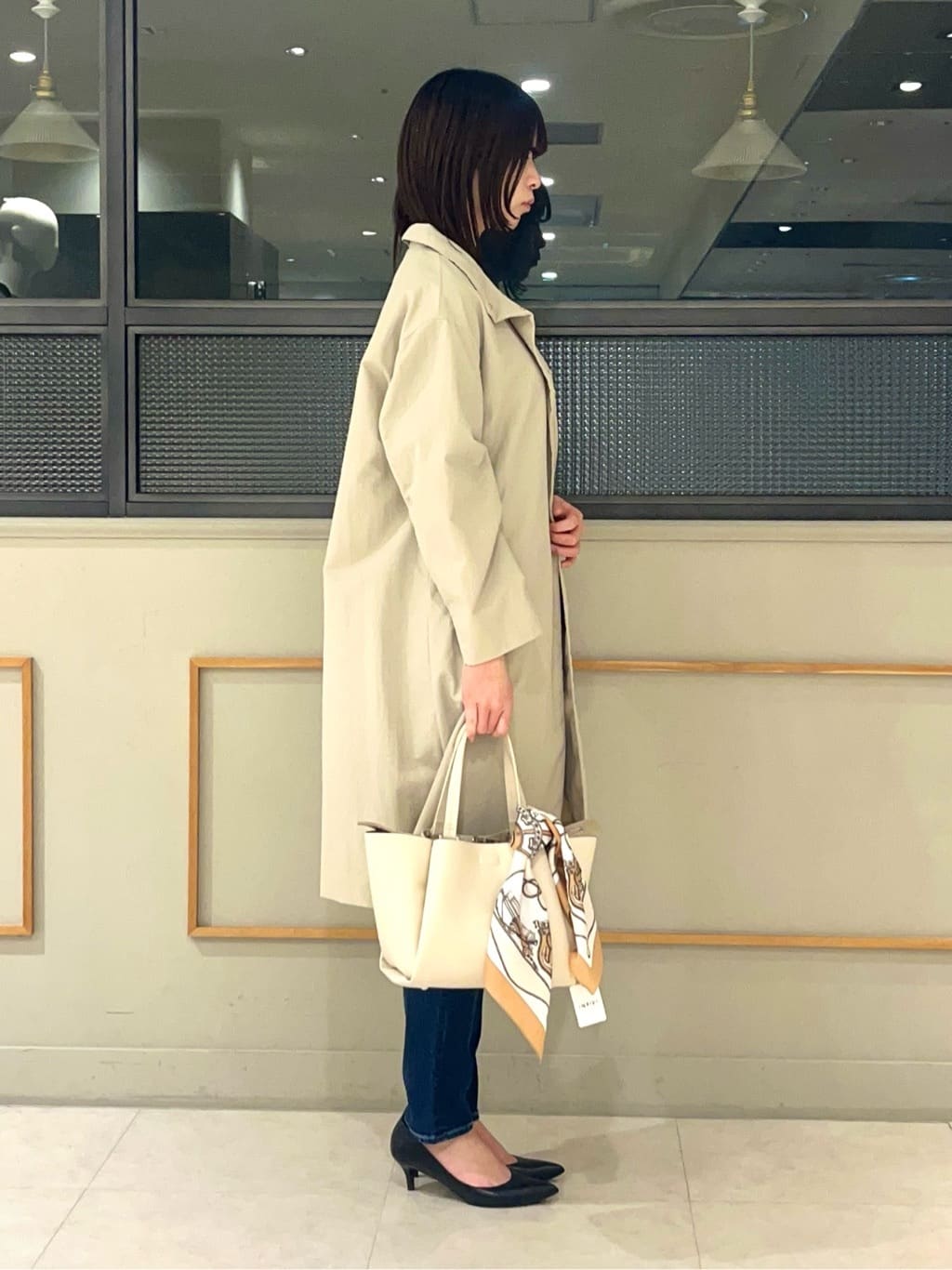 kumiさんの「INDIVI｜【撥水／軽量】ミニマル スタンドカラーコート」を使ったコーディネート