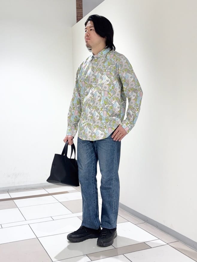 及川さんの「TAKEO KIKUCHI｜【BOWLER HAT LABEL】ビリケンプリント 長袖シャツ」を使ったコーディネート