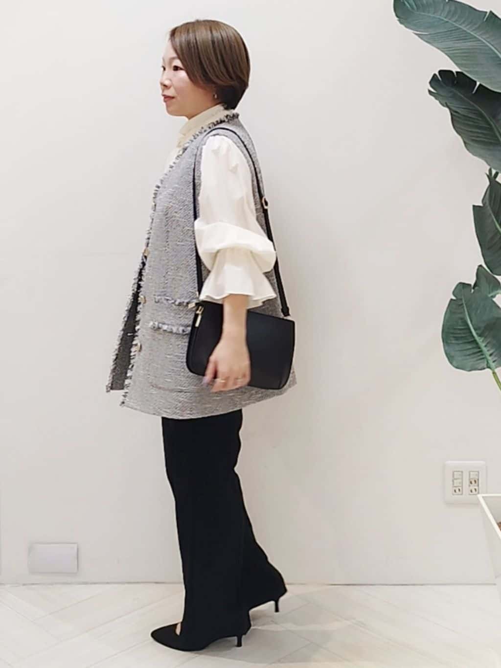 s u g iさんの「UNTITLED｜【オンオフ使える】スラブツイード ジレ」を使ったコーディネート
