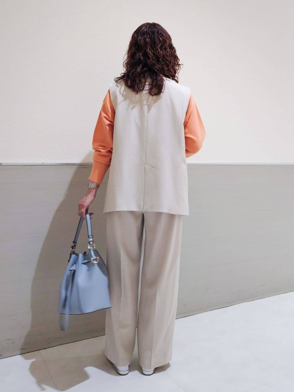 maruさんの「THE SHOP TK｜【通勤にもカジュアルにも】CAVIAN ジレ/セットアップ可」を使ったコーディネート