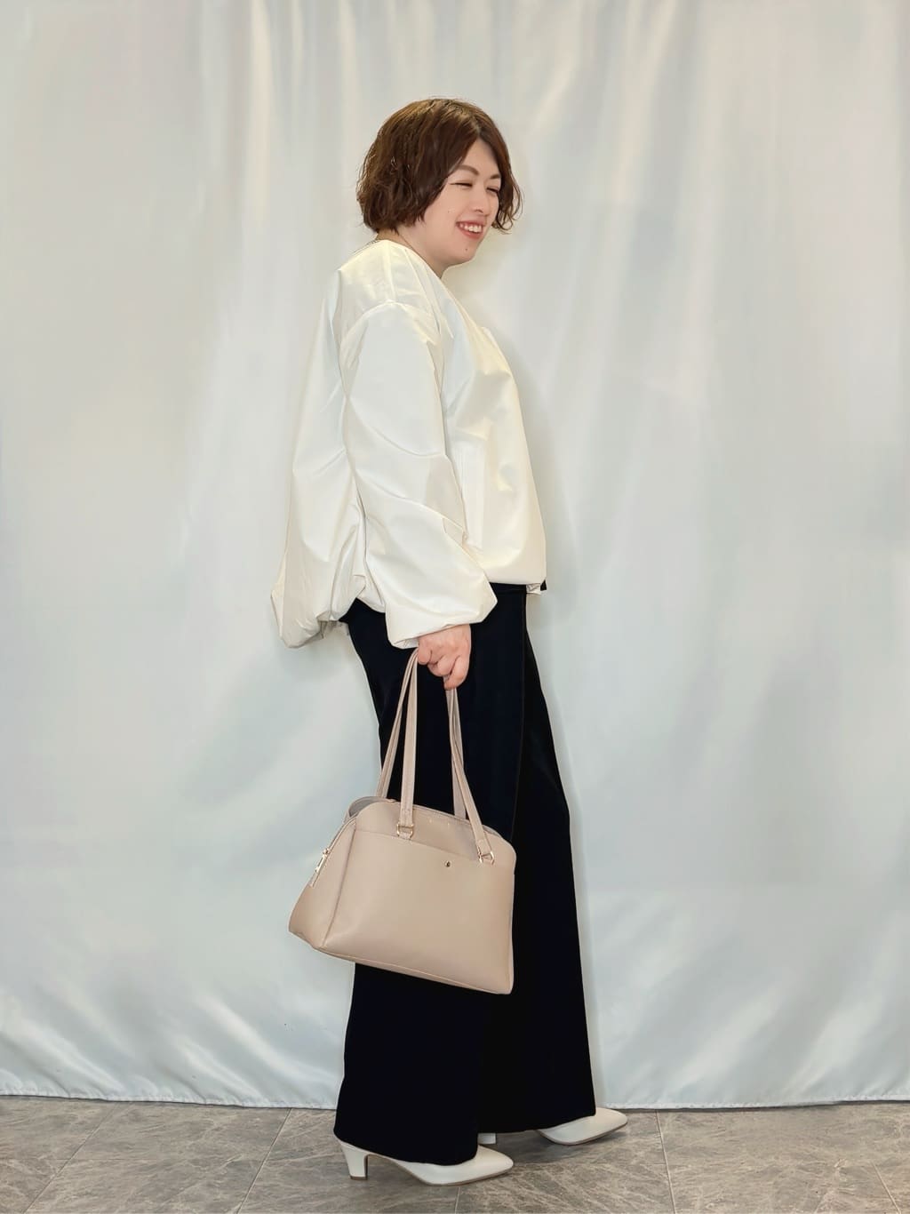 たみさんの「SHOO･LA･RUE｜【防風/撥水/S-LL】お顔回りすっきり見え　Vネックバルーンブルゾン」を使ったコーディネート