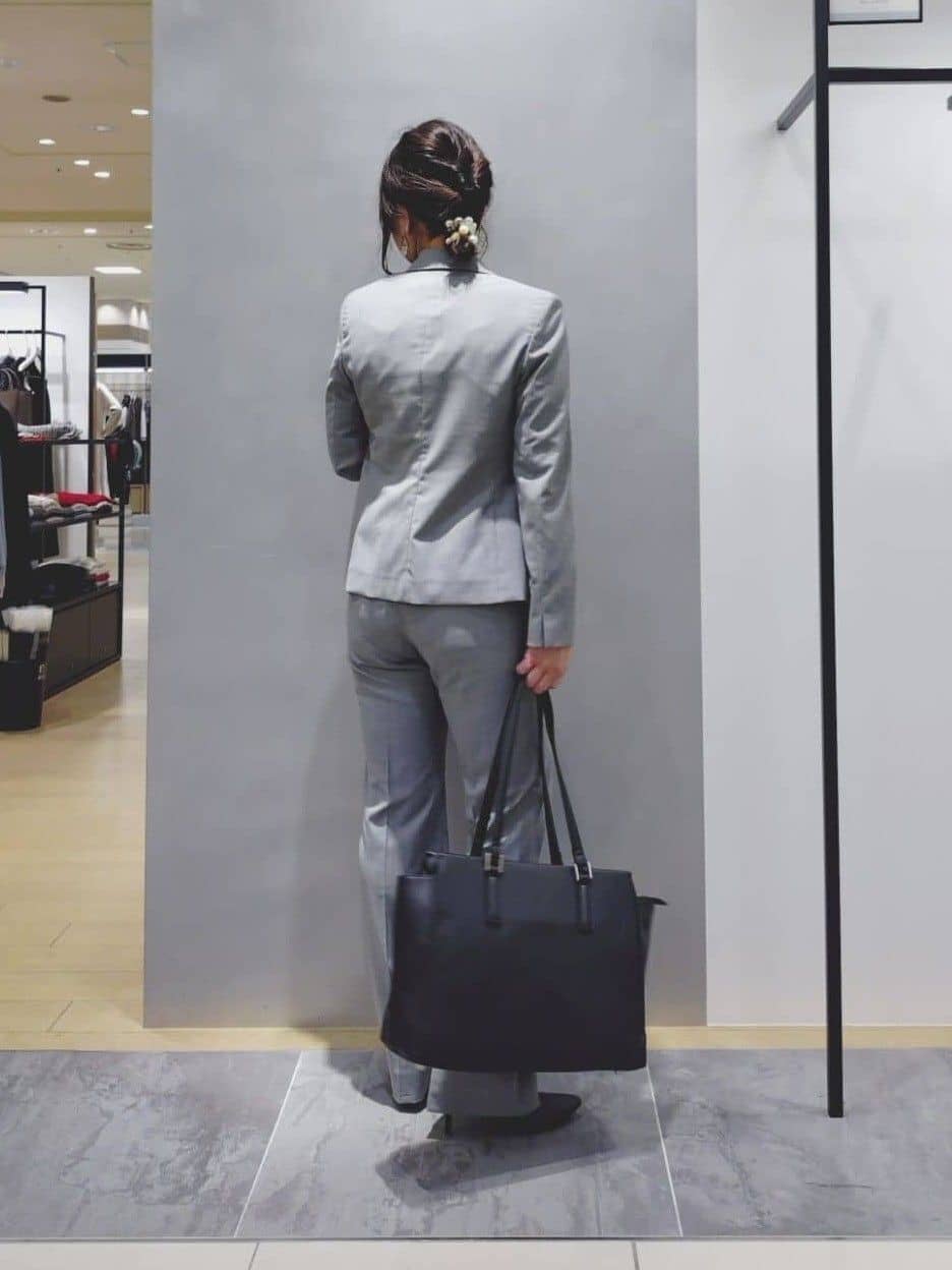 TOMOMIさんの「INDIVI｜【ウール混／スーツ】ストレートパンツ」を使ったコーディネート