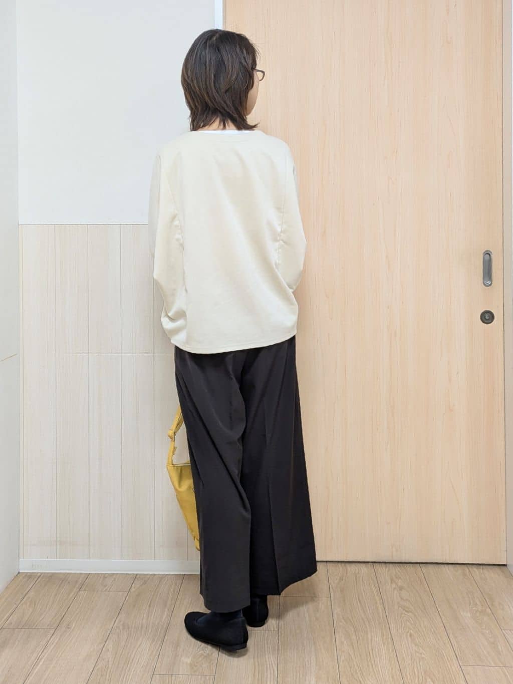 YuAさんの「SHOO･LA･RUE｜【体型カバー/2点セット】ポンチョ風 スエードライクトップス+ロンT」を使ったコーディネート