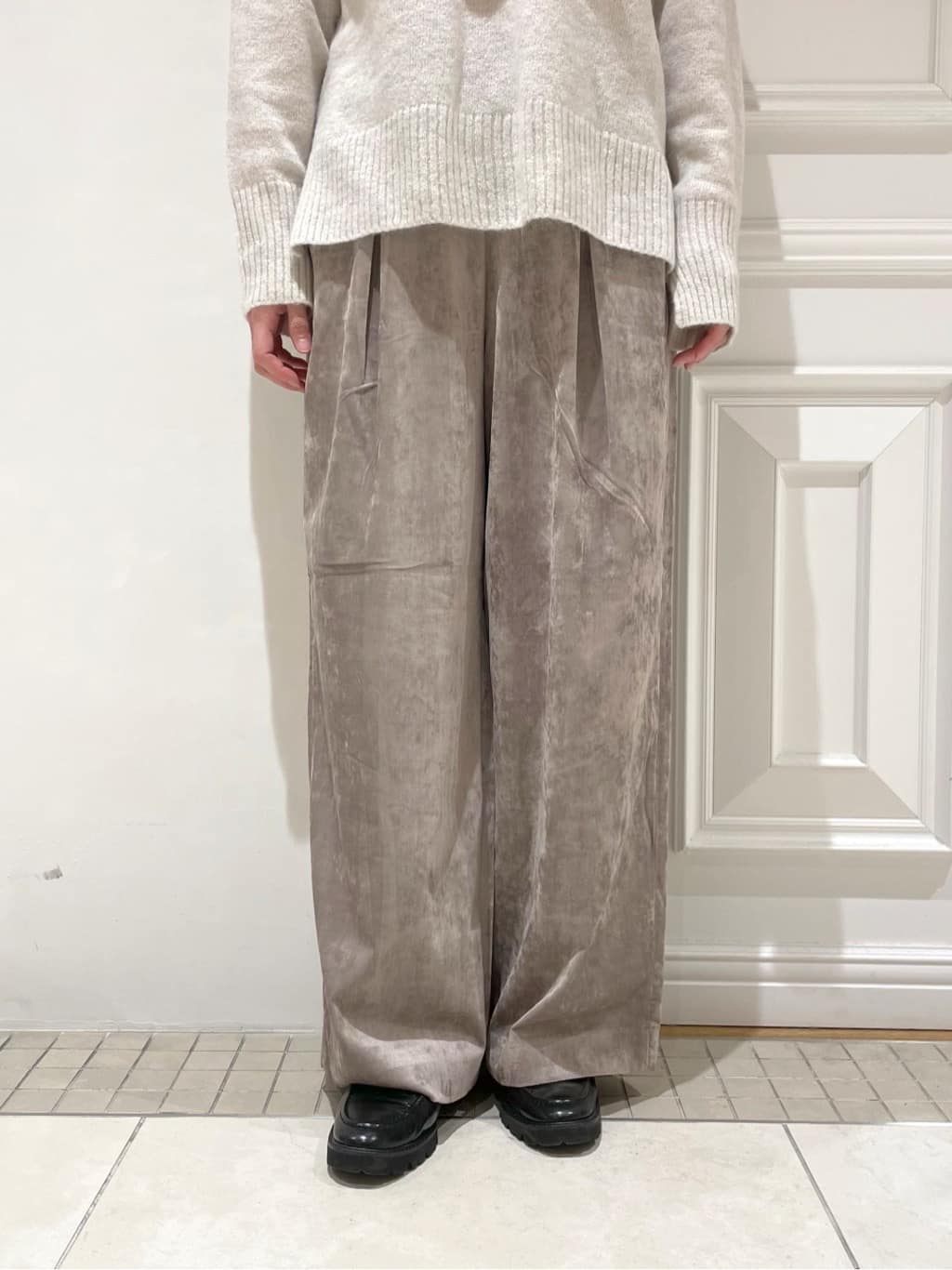 makiさんの「DRESSTERIOR｜アルパカブレンドVネックニット」を使ったコーディネート