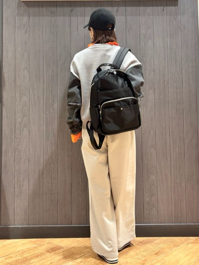 meiさんの「SHOO･LA･RUE｜デニム袖切替ロゴニット」を使ったコーディネート