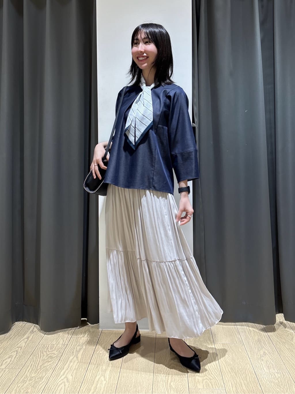 Yoshimiさんの「INDIVI｜【洗える／UVケア／SETUP可能】デニムライク ランタン袖ブラウス」を使ったコーディネート