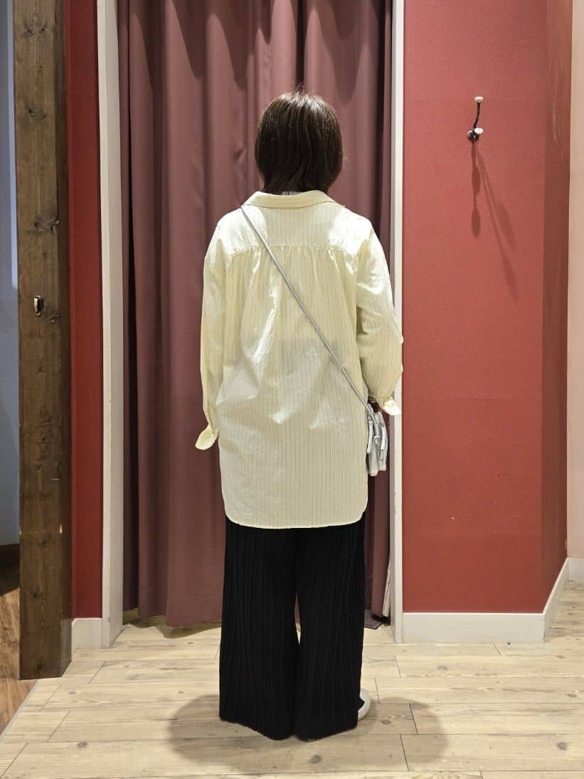 hanaさんの「SHOO･LA･RUE｜【S-LL】レイヤードスタイルに チュール切替ロンT」を使ったコーディネート