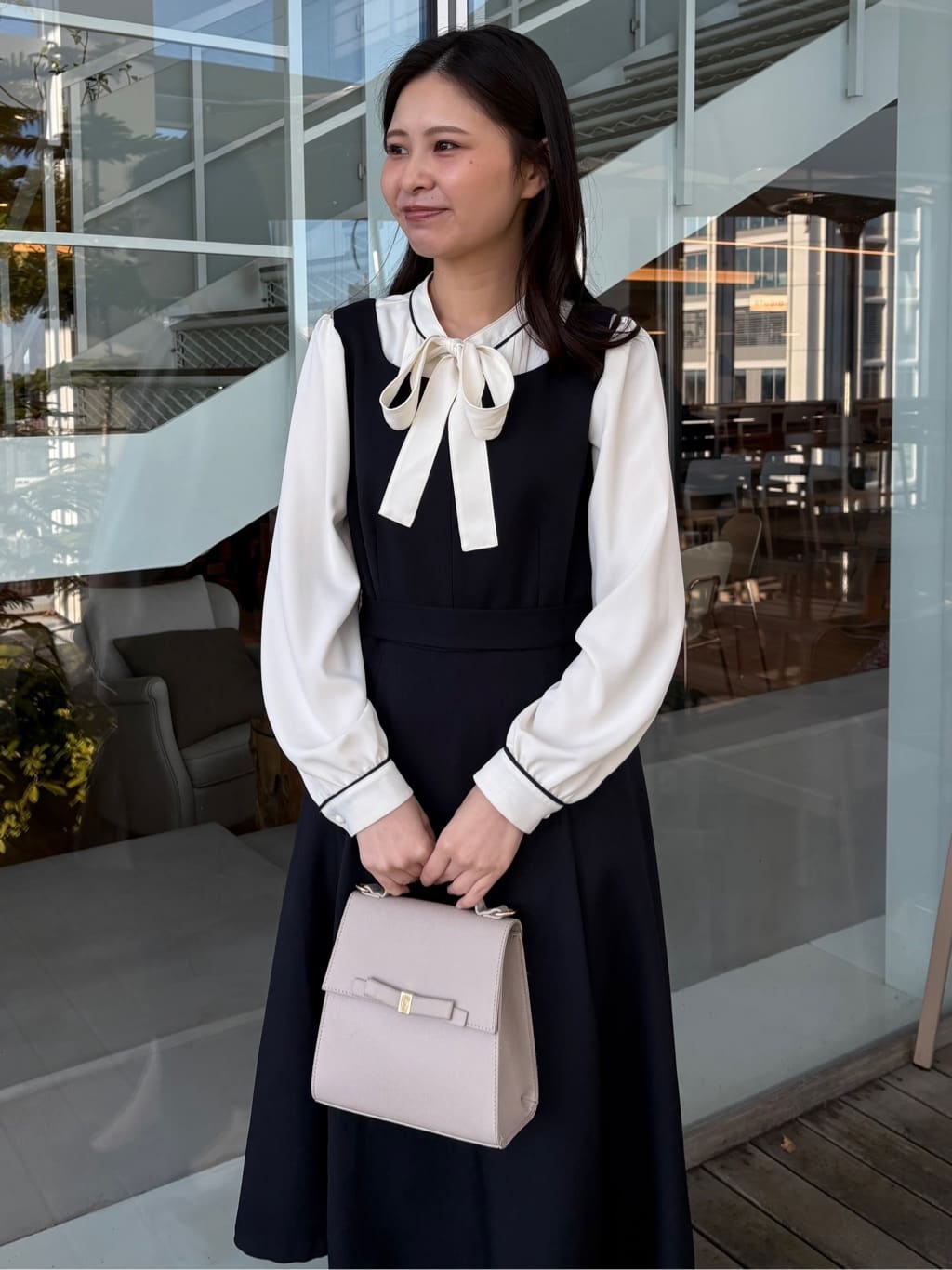 AOIさんの「Couture brooch｜【ハレの日・通勤】配色タックタイブラウス」を使ったコーディネート