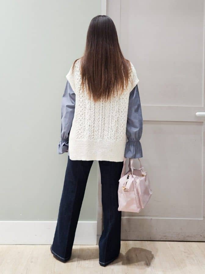 maiさんの「grove｜【選べる着丈】美シルエットデニムソフトフレアーパンツ」を使ったコーディネート