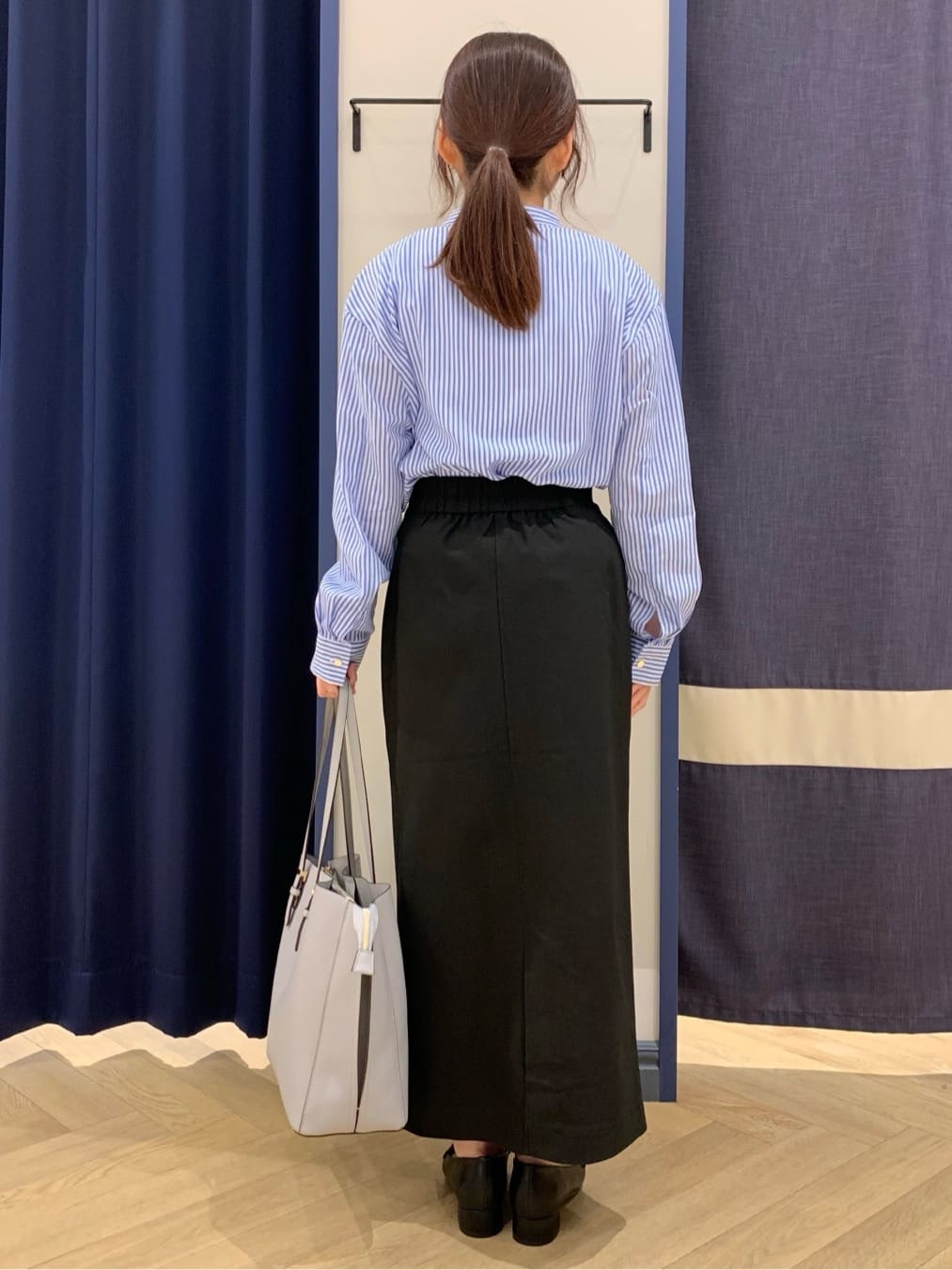 mokaさんの「grove｜【貴島明日香さん着用】お仕事も普段も。今どきワークシャツブラウス」を使ったコーディネート