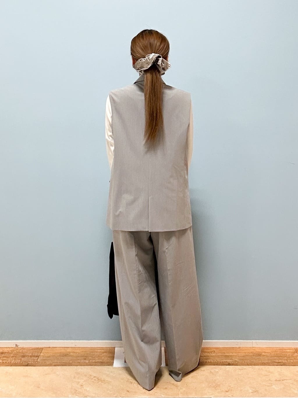 mikoさんの「SHOO･LA･RUE｜【洗濯機可/セットアップ可】サラっと軽やか ワイドストレートパンツ」を使ったコーディネート