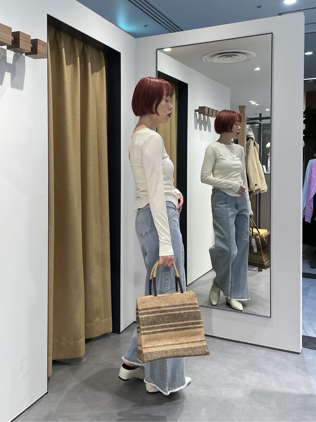 mikuさんの「INDIVI｜バックオープンリブ長袖Tシャツ」を使ったコーディネート