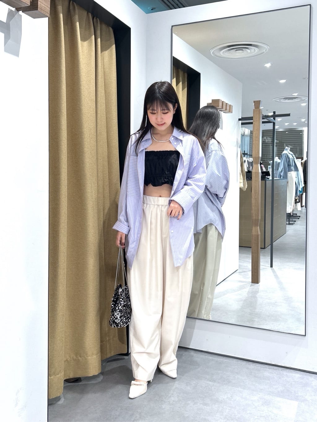 Renoさんの「INDIVI｜シャーリングチューブトップ」を使ったコーディネート