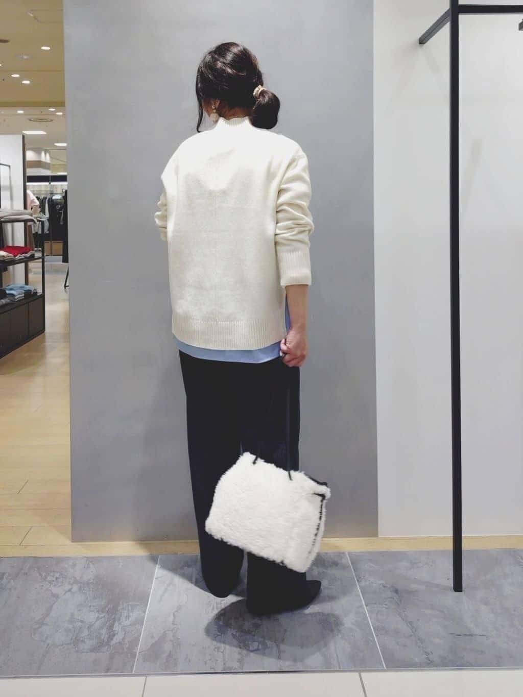 TOMOMIさんの「INDIVI｜【褒められパンツ／ウール混】ウォームウール ワイドパンツ」を使ったコーディネート