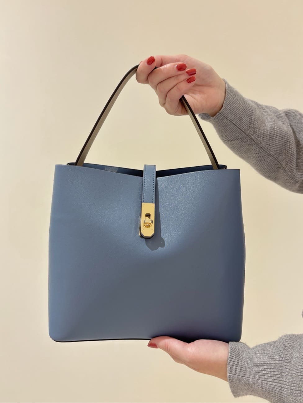 marikoさんの「grove｜カットツイルタックナロースカート」を使ったコーディネート