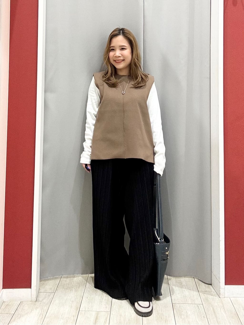 shioさんの「SHOO･LA･RUE｜【防花粉/S-LL】ウエストマークですっきり見え　軽やかスタンドブルゾン」を使ったコーディネート