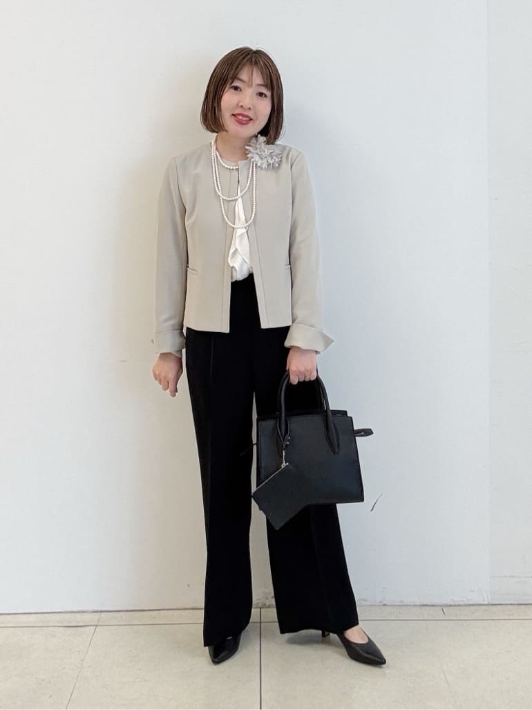 yoshiyaさんの「INDIVI｜【洗える】ラッフルサテンブラウス」を使ったコーディネート