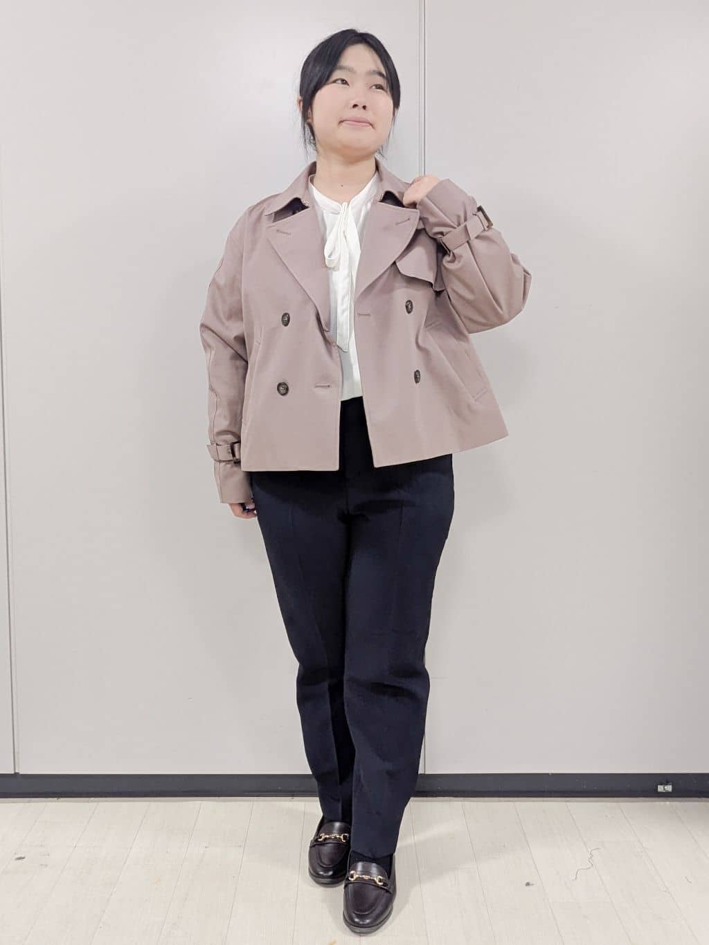 Nonさんの「index｜キャンディスリーブショートトレンチコート【洗濯機OK／撥水／防花粉】《5col》」を使ったコーディネート