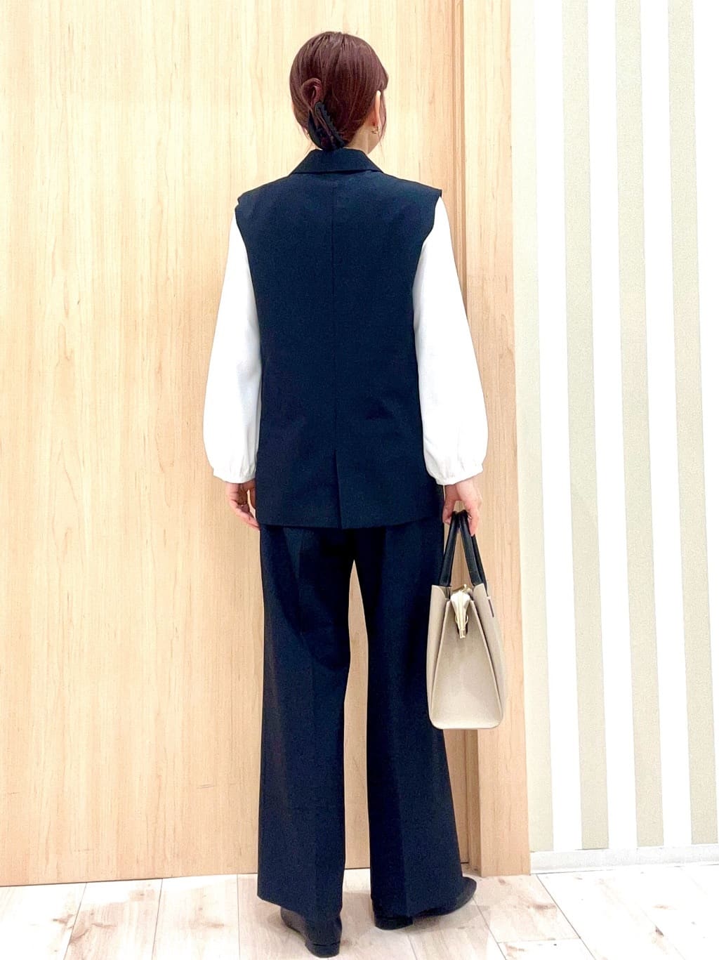 ririさんの「SHOO･LA･RUE｜【セットアップ可/S-LL/洗濯機可】サッと羽織ってこなれ見え ダブルブレストジレ」を使ったコーディネート
