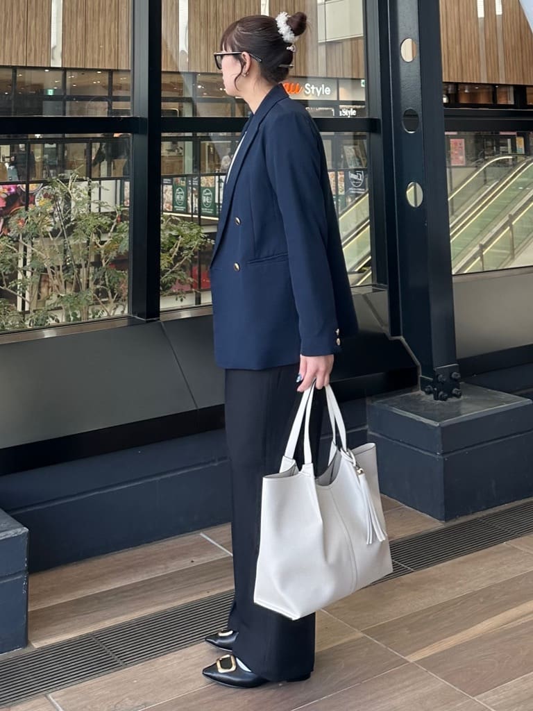 cottonさんの「THE SHOP TK｜【通勤にもデイリーにも】CAVIAN 金ボタンダブルブレストジャケット」を使ったコーディネート
