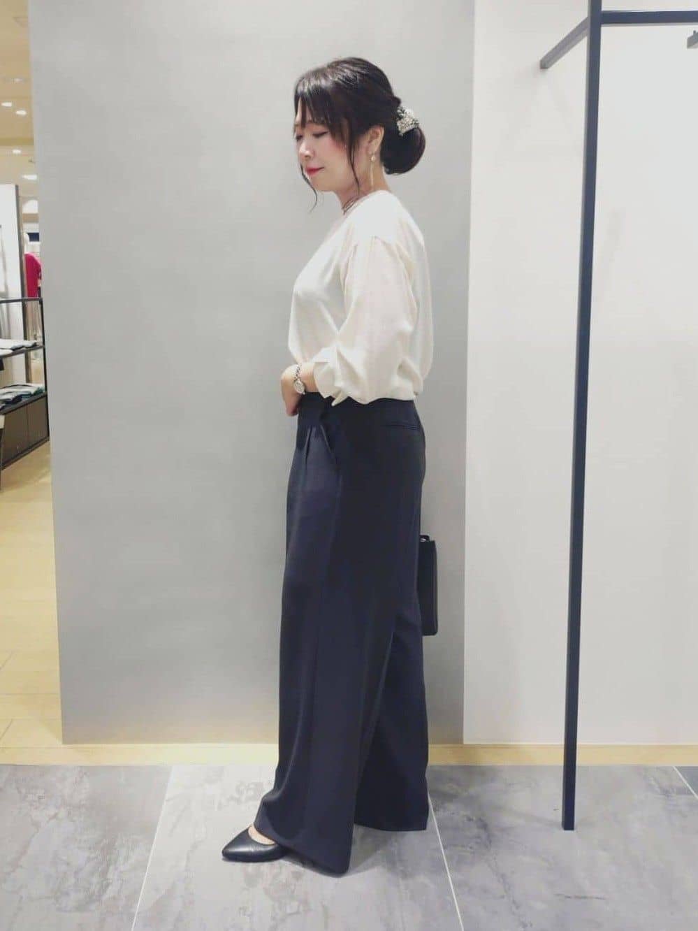 TOMOMIさんの「INDIVI｜【着心地◎！】タックワイドパンツ」を使ったコーディネート