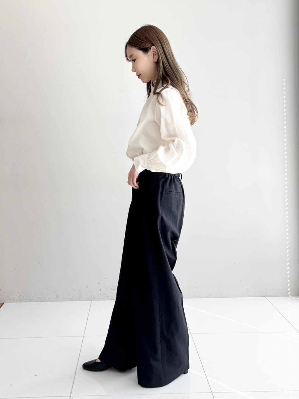 清水夏姫さんの「DRESSTERIOR｜【ウォッシャブル/通勤】スタンドフリル ブラウス」を使ったコーディネート