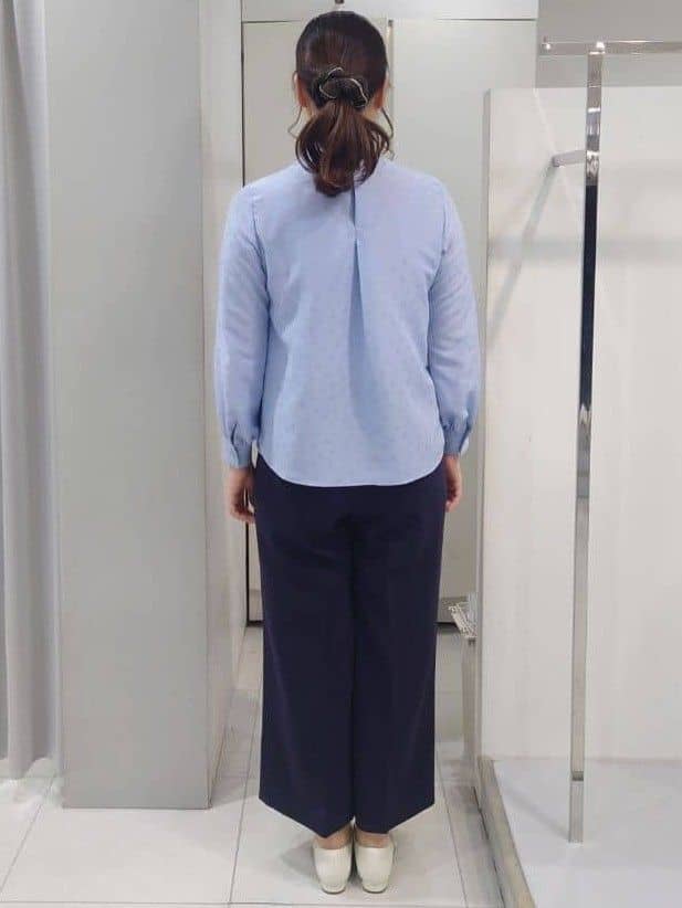 AZUSAさんの「Reflect｜【接触冷感】フリルネックサテンジャカードブラウス」を使ったコーディネート