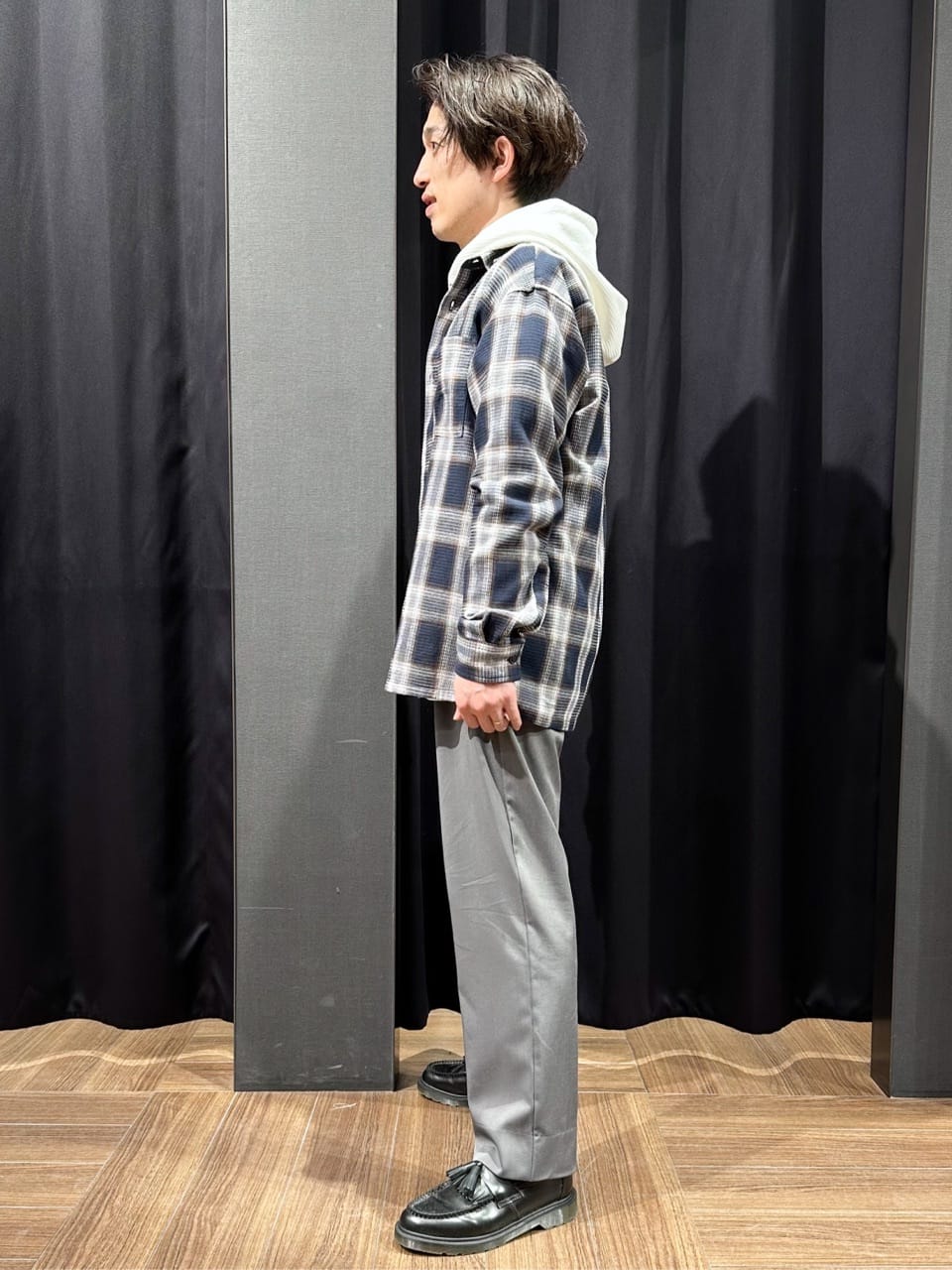 tomoyaさんの「THE SHOP TK｜【さりげない表情が、品よく映える。】ふくれジャカードパーカ」を使ったコーディネート