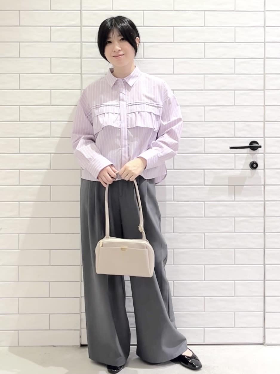 しおりさんの「OPAQUE.CLIP｜タックフリルシャツ【洗濯機OK】」を使ったコーディネート