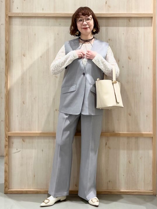 nakoさんの「THE SHOP TK｜【通勤にもカジュアルにも】CAVIAN ジレ/セットアップ可」を使ったコーディネート